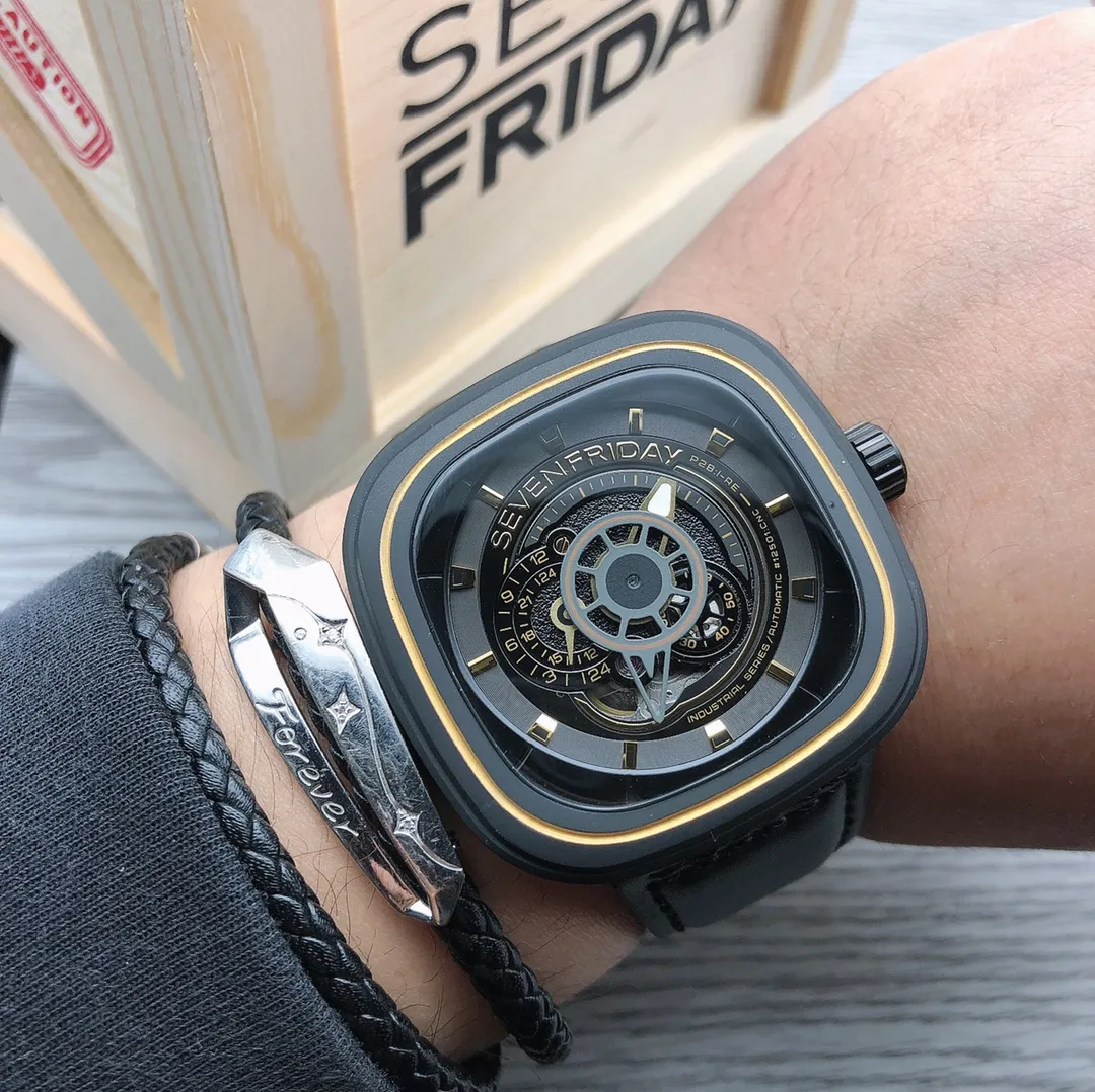 【Authentic Tmall】💰1640! SEVENFIRDAY🎮 Watch model: P4B/02 P4B/02 displays the extremely creative Industrial Revolution series through the iconic square and round case. The stainless steel matte black PVD case is wrapped with a black gold multi-layer interface dial, a black metal PVD dynamic ring and a sandblasted black dial. 🎮These new elements fully interpret the inspiration P4B/02 draws from old-fashioned bank doors. 🎮